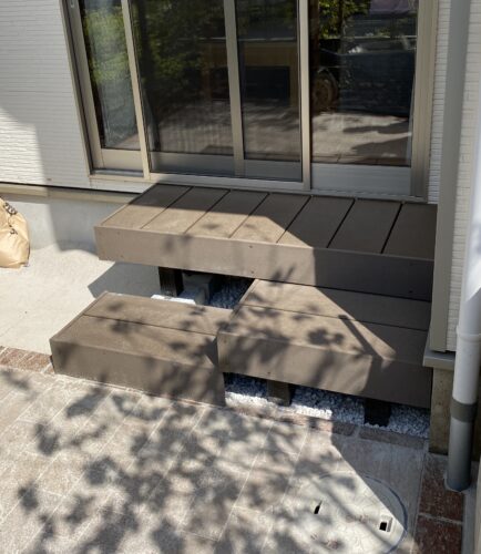 ウッドデッキでお庭に出やすく