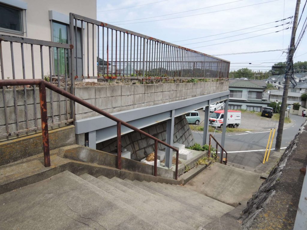 エクステリア施工前階段